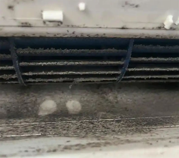 新津空调吹的风有股烧焦味是怎么回事